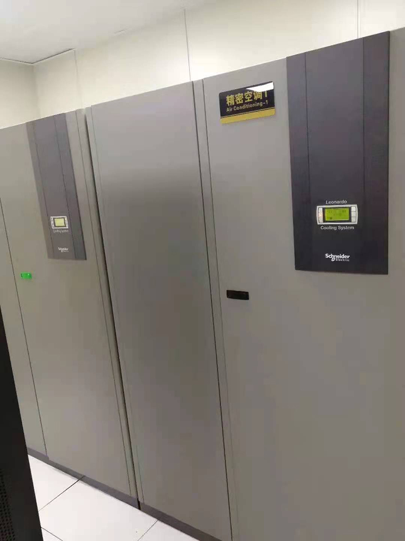 湖北某研究院-施耐德雷納多系列精密空調(diào)